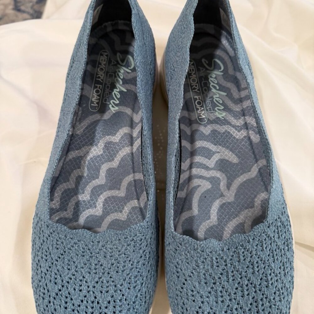 Skechers Classic Fit Air-Cooled Memory Foam Slip on Womens Shoes size 9 - Picture 3 of 3